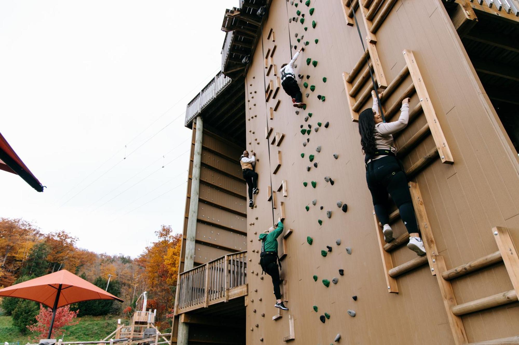 Blue Mountain Resort Mosaic Suites บลูเมาเทนส์ ภายนอก รูปภาพ