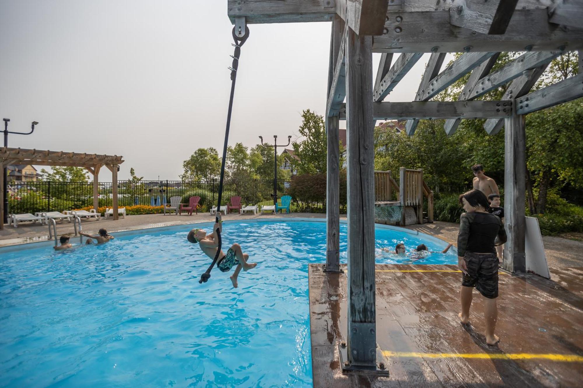 Blue Mountain Resort Mosaic Suites บลูเมาเทนส์ ภายนอก รูปภาพ